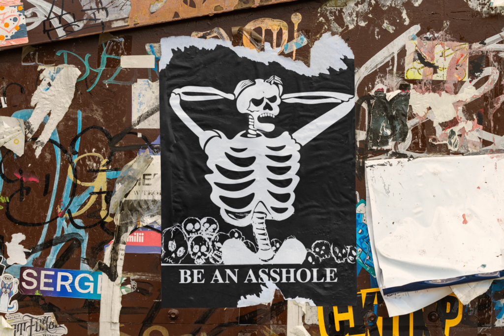 Poster torn Project visual